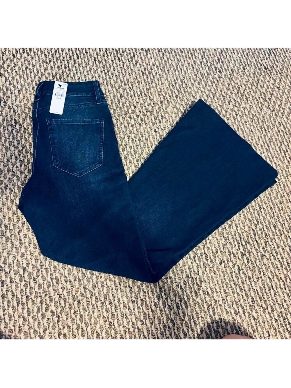EXPRESS Mid Rise Dark Wash
Blue 70’s Flare Jeans Flex Medium Short 6/8/10 NWT - Picture 13 of 15